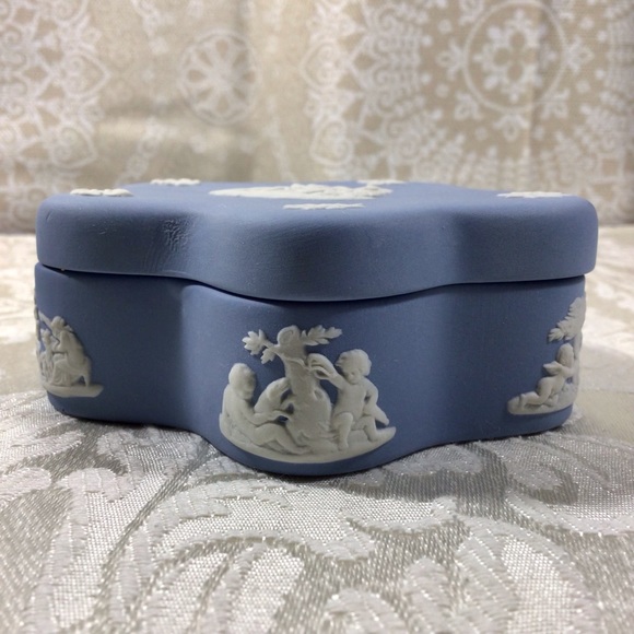 Vintage Wedgwood Blue Jasperware Trinket Box - Picture 7 of 10
